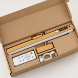 Contenu du coffret Gold Stone : applique LED dorée, support, télécommande et câble USB-C